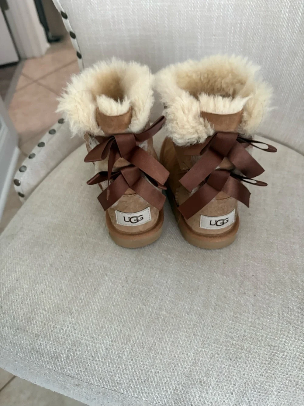 UGG Kids Chestnut Sheepskin Bow-Back Boots in Brown and Cream